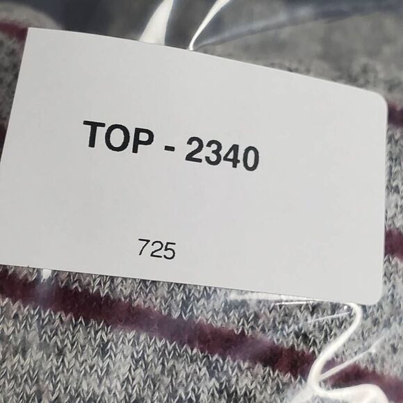 Maurices Women’s 1X Maroon Striped Floral Knit Top Oversized Sweater - Picture 8 of 8